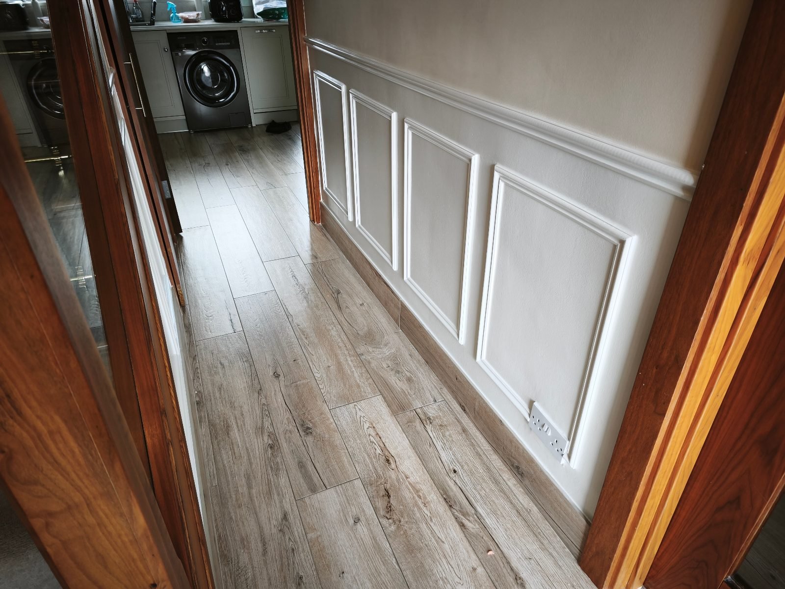 Cream wainscoting in a hallway